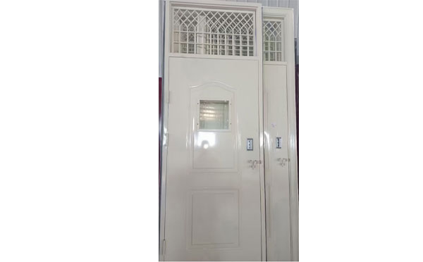 麦盖提学校教室门