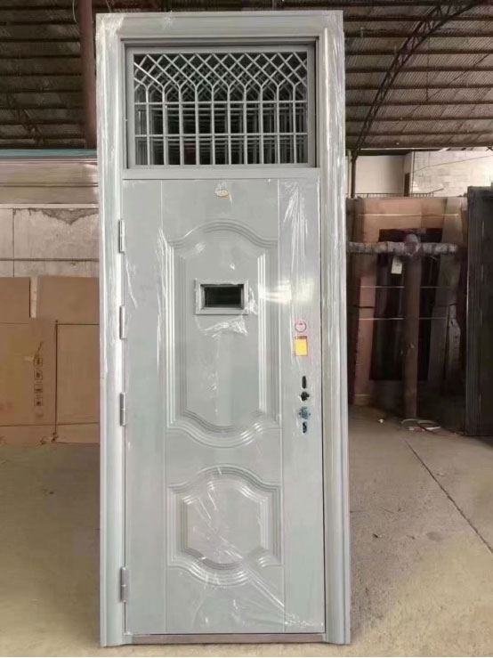 麦盖提学校教室门