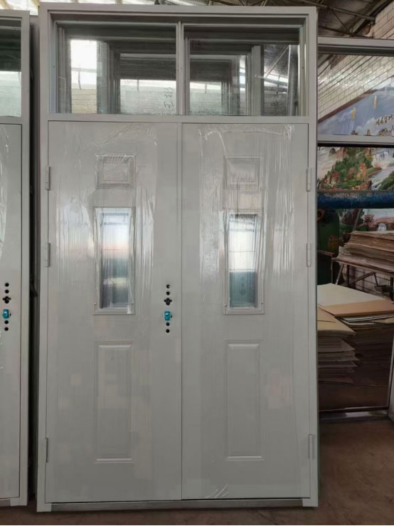 麦盖提学校教室门