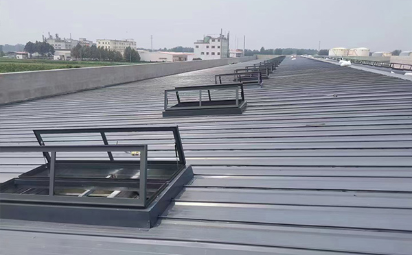 某中学室内体育馆麦盖提排烟窗改造项目