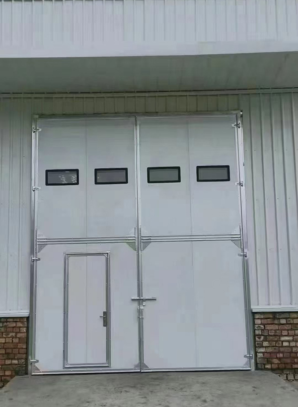 麦盖提工业门在设备装配车间出入口的实施记录